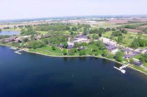 Гостиница Lake Lawn Resort  Делаван
